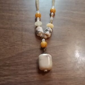 F04 #4FOR20 Beautiful bead and lace necklace
